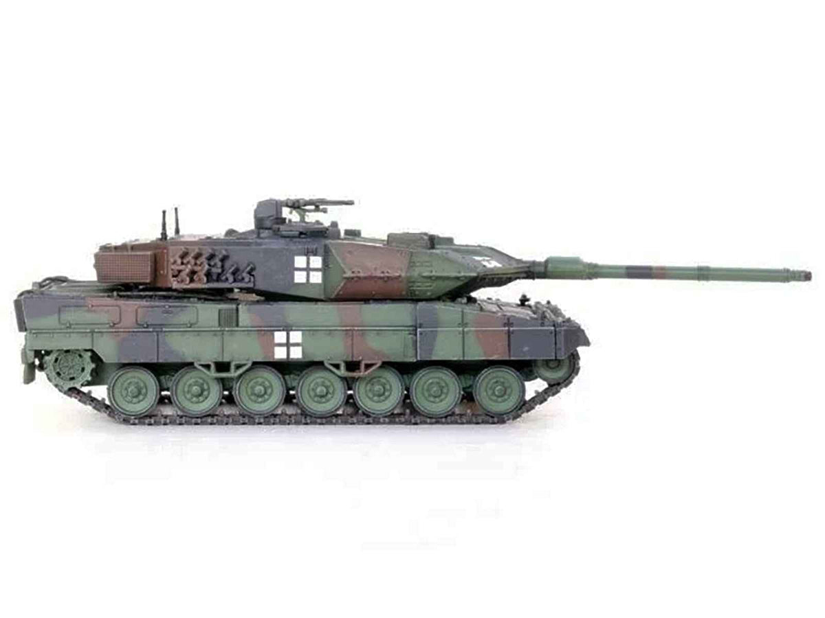 Miniature Motors Leopard 2A6 main battle tank diecast model in green camouflage, detailed replica from the Armor Premium series.