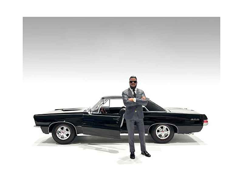 Miniature Male figures from American Diorama's Gentlemen's Club set for 1/24 scale model car displays, by Miniature Motors.