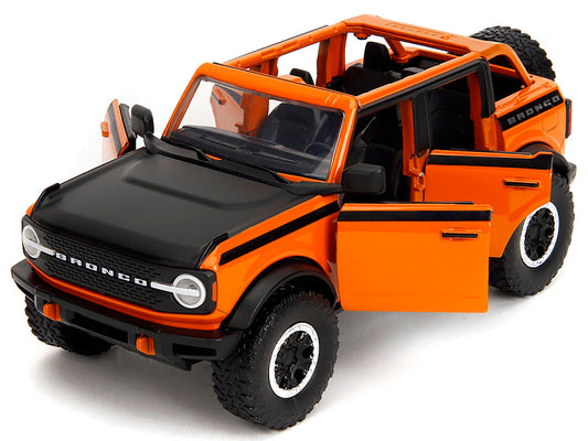 Ford Bronco 2021 descapotable naranja con franjas negras y capó, con ruedas adicionales, serie «Just Trucks», modelo de automóvil a escala 1/24 de metal fundido a presión de Jada