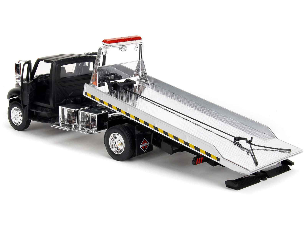 Miniature Motors International DuraStar 4400 flatbed tow truck diecast model in matte black, 1/24 scale by Jada.