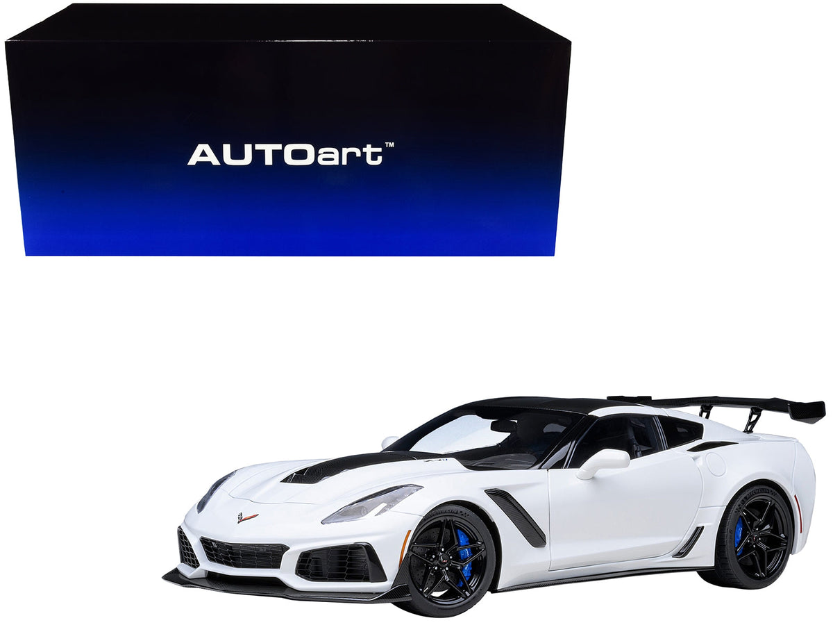 Miniature Motors 1/18 Chevrolet Corvette C7 ZR1 Arctic White model car with carbon top, detailed replica by Autoart.