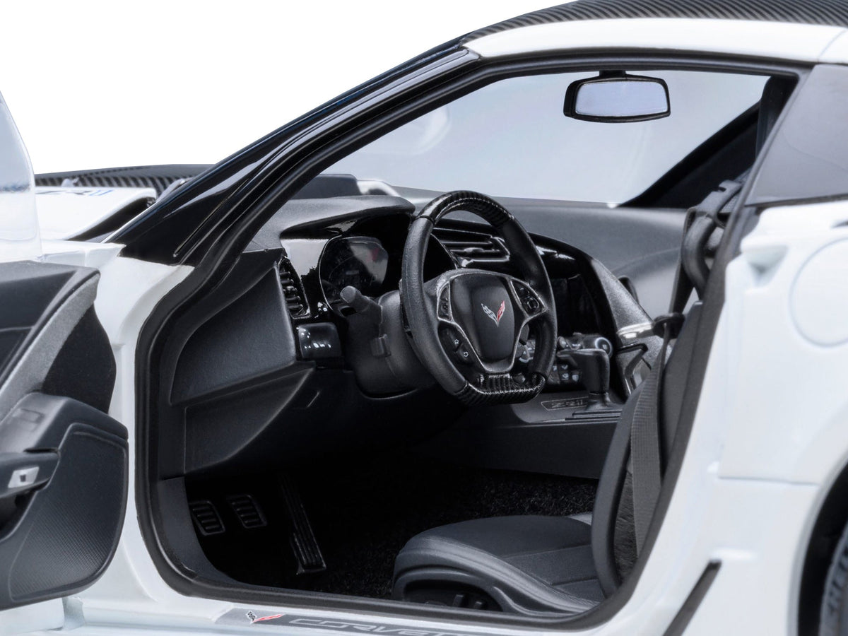 2019 Chevrolet Corvette C7 ZR1 Arctic White miniature model car with carbon top by Autoart, detailed 1/18 scale Corvette model.