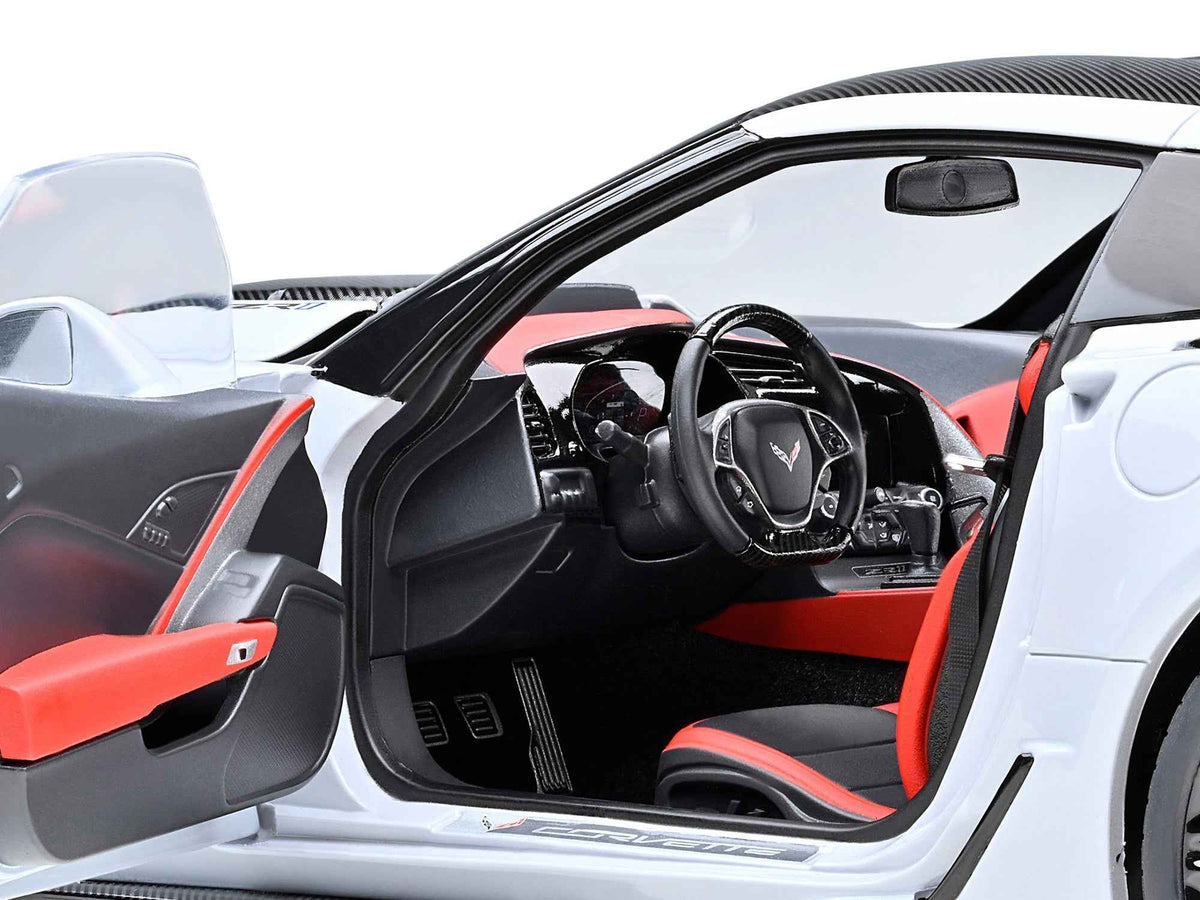 Miniature 1/18 Chevrolet Corvette C7 ZR1 model car in Ceramic Matrix Gray Metallic with carbon top by Autoart