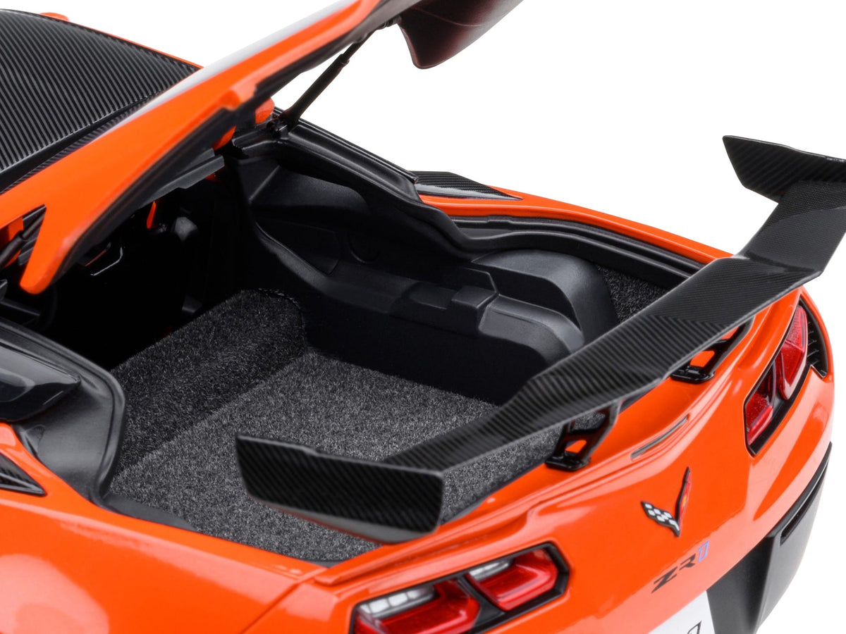 Miniature 1/18 Chevrolet Corvette C7 ZR1 model car in Sebring Orange Tintcoat with carbon top by Autoart