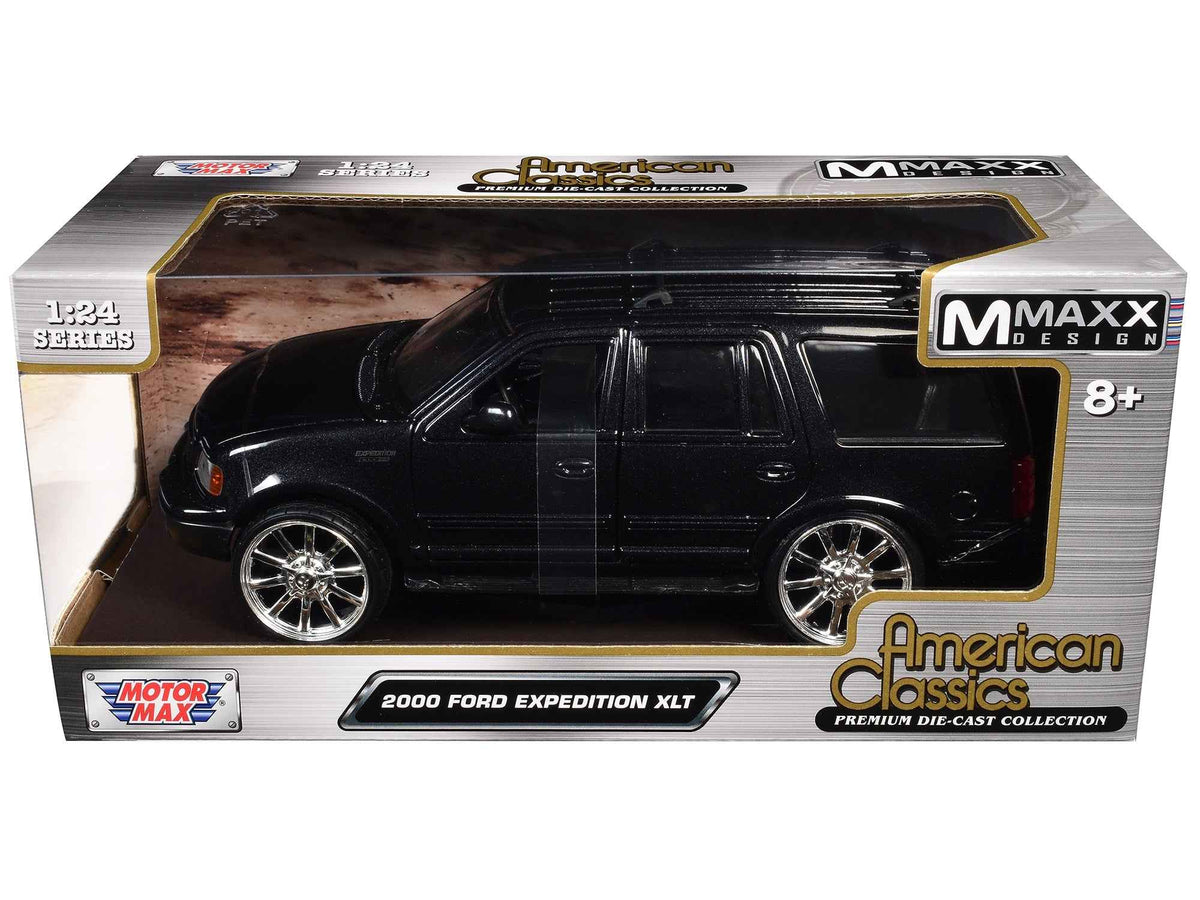 Black metallic 1/24 Ford Expedition XLT diecast model car by Motormax from American Classics Series, detailed miniature vehicle.