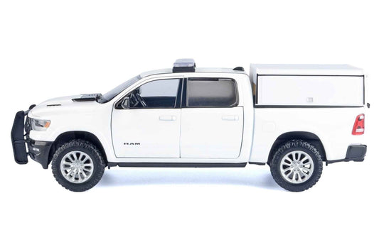 2019 RAM 1500 Laramie Crew Cab Pickup Truck with Truck Bed Camper White "Custom Builder's Kit" Series 1/27 Diecast Model Car by Motormax