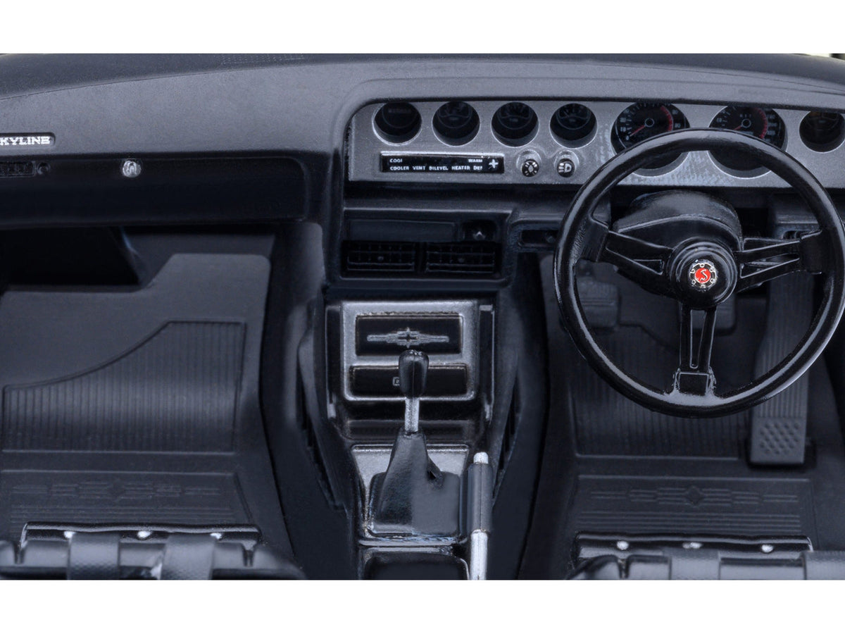 White Nissan Skyline 2000GT-R (KPGC110) 1/18 scale model car by Autoart, detailed miniature Nissan model in right-hand drive.