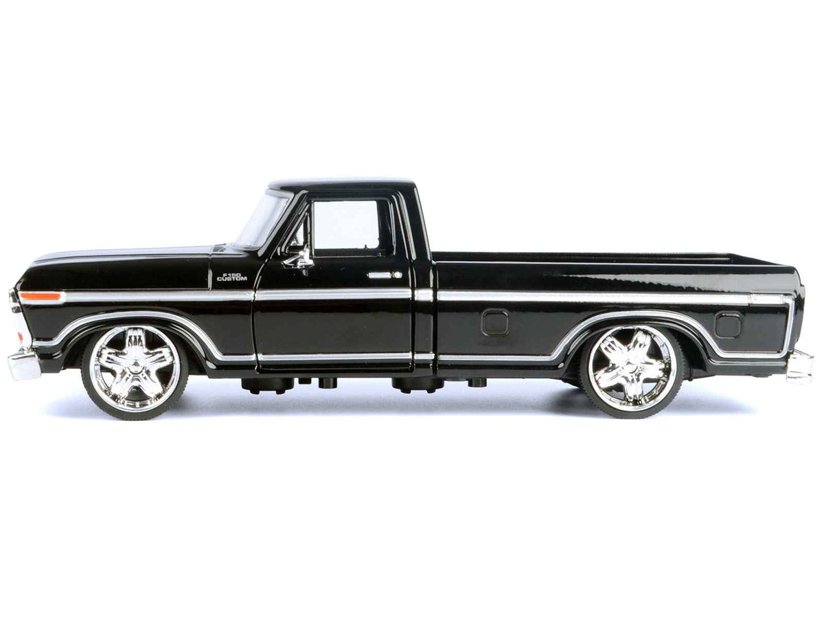 Black 1979 Ford F-150 Custom pickup truck diecast model by Miniature Motors, part of the Motormax Maxx Design series, 1/24 scale.