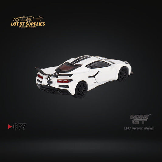 Mini-GT Chevrolet Corvette Z06 Arctic White 1:64 - Evergreen Kings