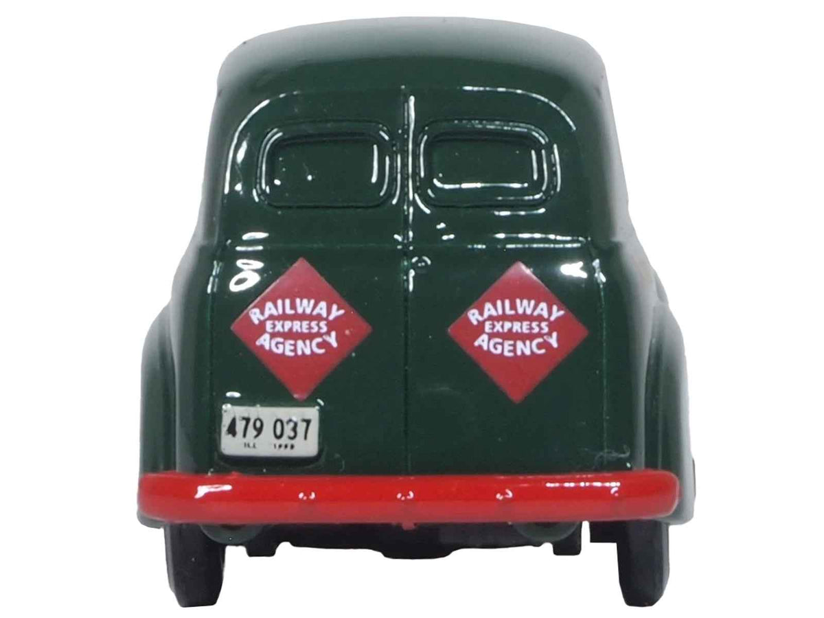 Dark green 1/87 scale diecast Chevrolet Panel Van model by Oxford Diecast, featuring Railway Express Agency branding.