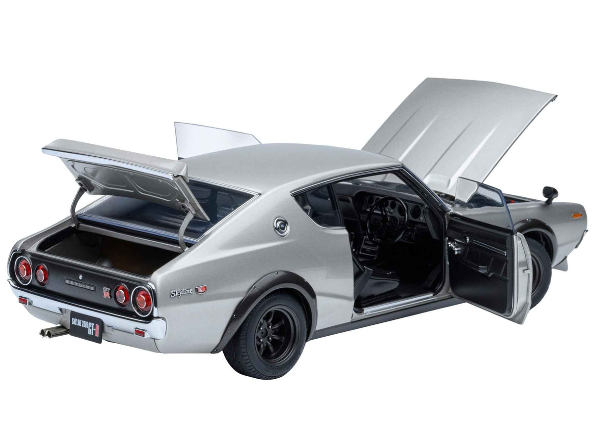 Silver metallic Nissan Skyline 2000GT-R (KPGC110) 1/18 scale model car by Autoart, right-hand drive, detailed miniature collectible.