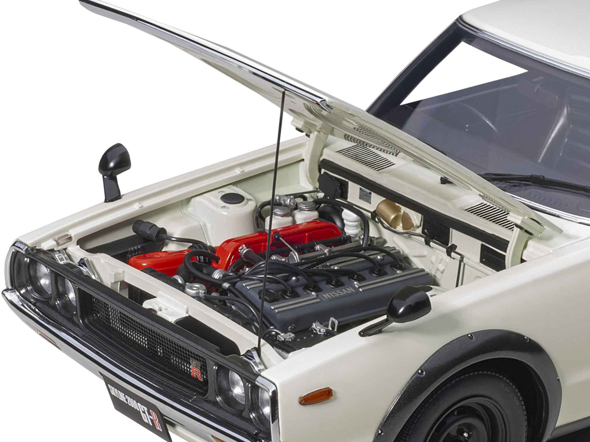 White Nissan Skyline 2000GT-R (KPGC110) 1/18 scale model car by Miniature Motors, detailed right-hand drive Nissan model.