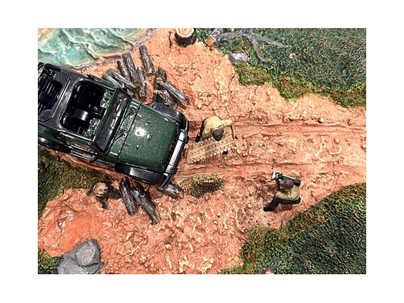 Two Miniature Motors 4x4 Mechanics diecast figures for 1/43 scale models by American Diorama, detailed and realistic.