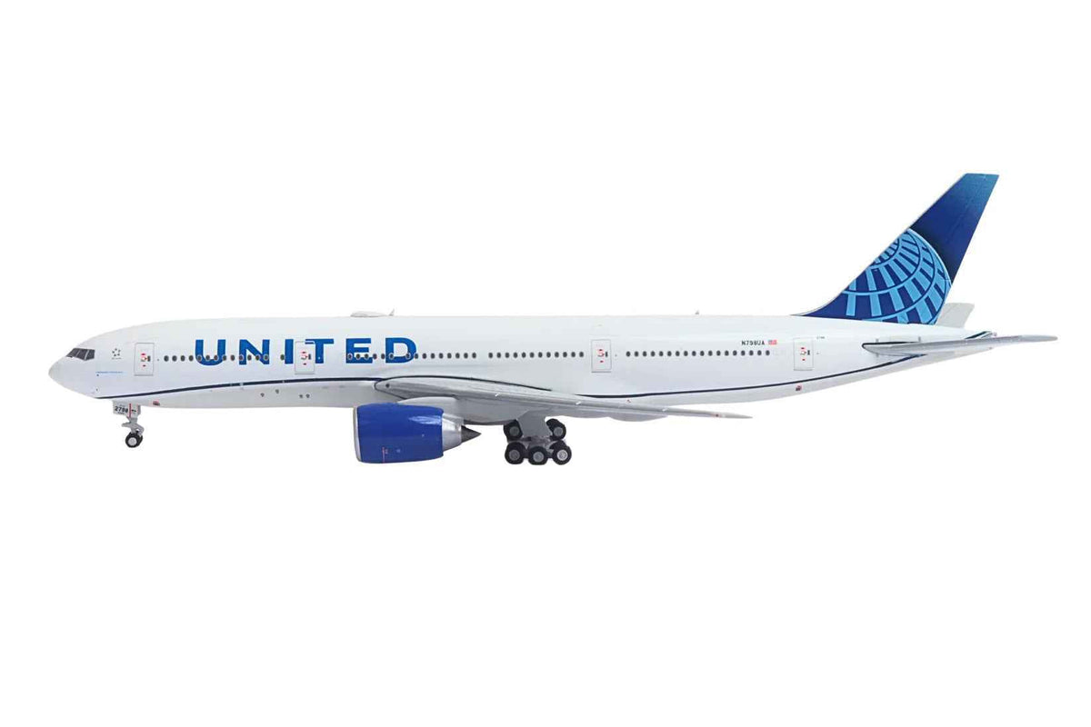 Miniature Motors Boeing 777-200ER United Airlines diecast model airplane in white with blue tail, 1/400 scale by GeminiJets