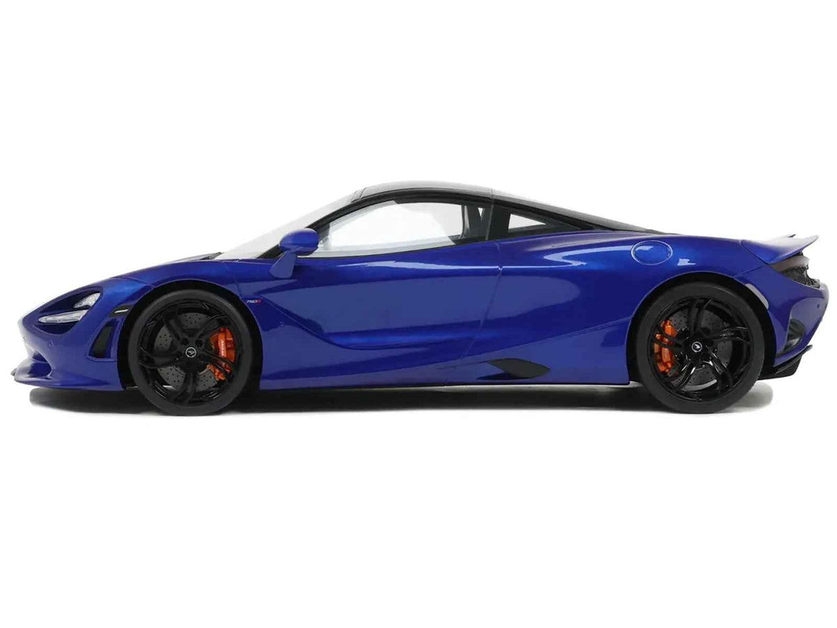 2023 McLaren 750S Coupe blue metallic 1/18 scale model car by GT Spirit, with black roof, detailed miniature vehicle.