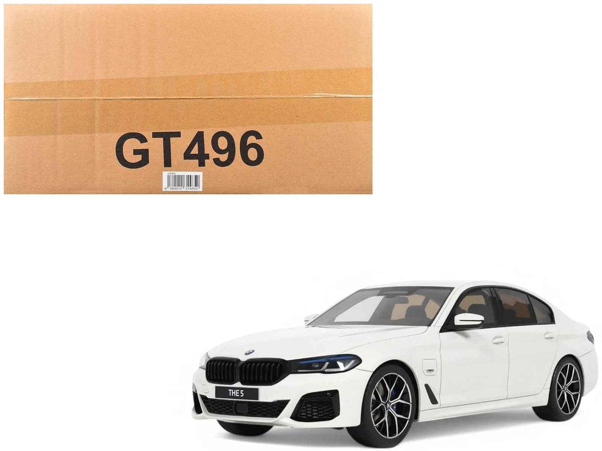 Miniature 2023 BMW 545e xDrive M Sport model car in Alpine White by GT Spirit, detailed 1/18 scale BMW collectible.