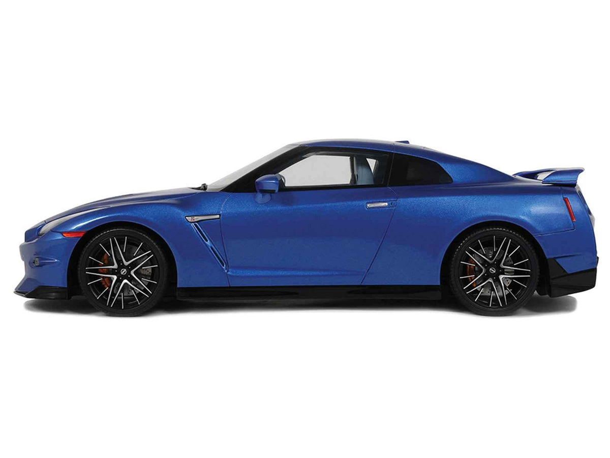 Detailed 1/18 scale Nissan GT-R Skyline Edition model car in Bayside Blue Metallic by GT Spirit, showcasing accurate design and features.