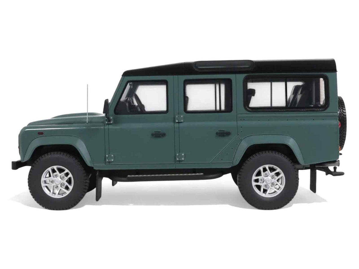 Miniature 2016 Land Rover Defender 3 Station Wagon model in green with black top by GT Spirit, detailed 1/18 scale collectible car.