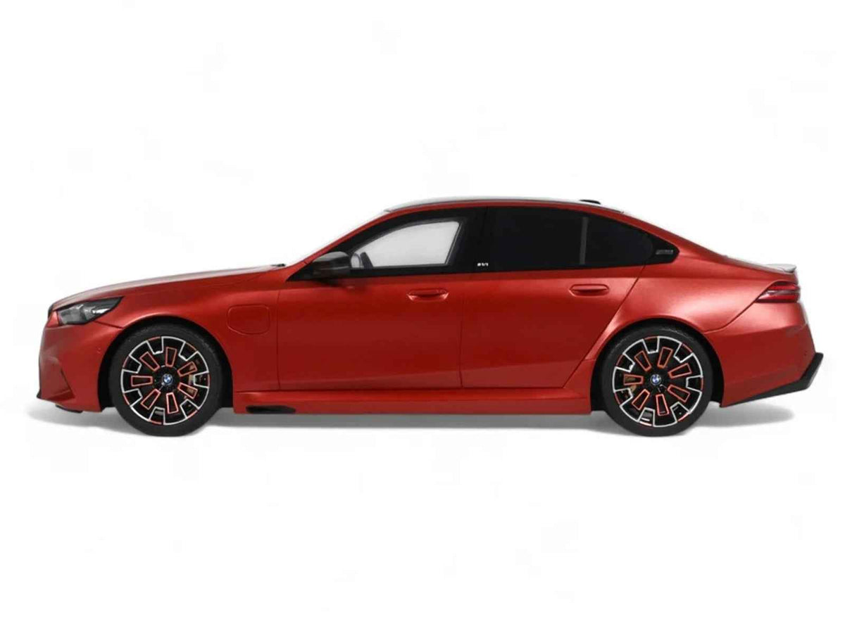 Miniature 1/18 BMW M5 G90 Pebble Beach Edition model car in Fire Orange Metallic with black roof by GT Spirit