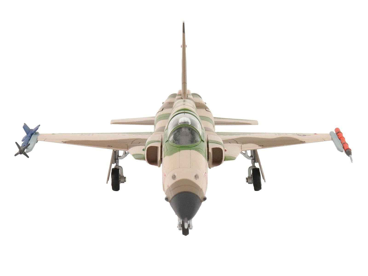 Miniature Motors 1/72 diecast model of Northrop F-5N Tiger II aircraft "Red 117" by Hobby Master, U.S. Navy adversary fighter.
