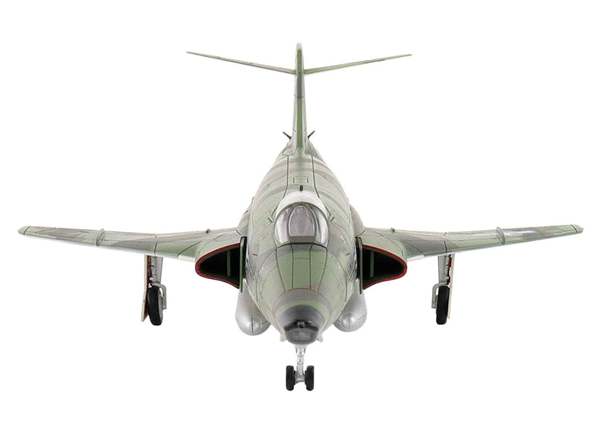 Miniature Motors 1/72 diecast model of McDonnell RF-101A Voodoo fighter aircraft in Air Power Series by Hobby Master.