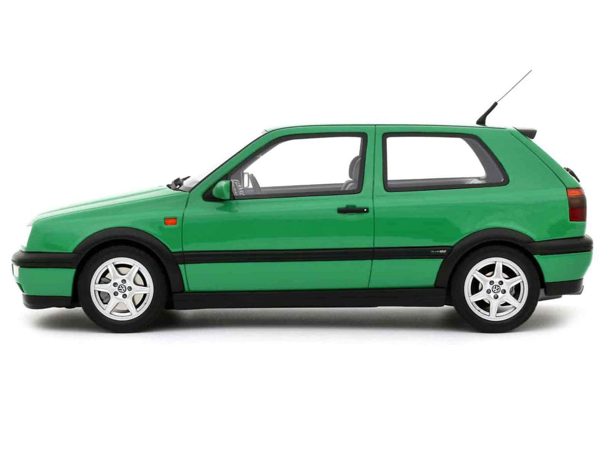 Miniature 1/18 Volkswagen Golf III GTI Salsa Green model car by Otto Mobile, detailed replica of the 1995 GTI hatchback.