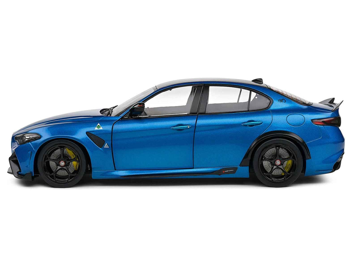 Miniature 1/18 Alfa Romeo Giulia GTA diecast model in anodized blue metallic with carbon top by Solido