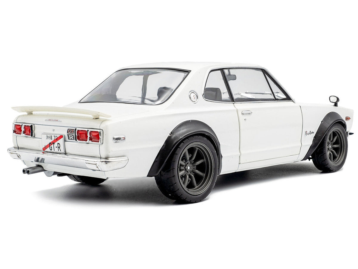 White 1/18 diecast Nissan Skyline C10 Hakosuka model car by Miniature Motors, detailed RHD Nissan model by Solido