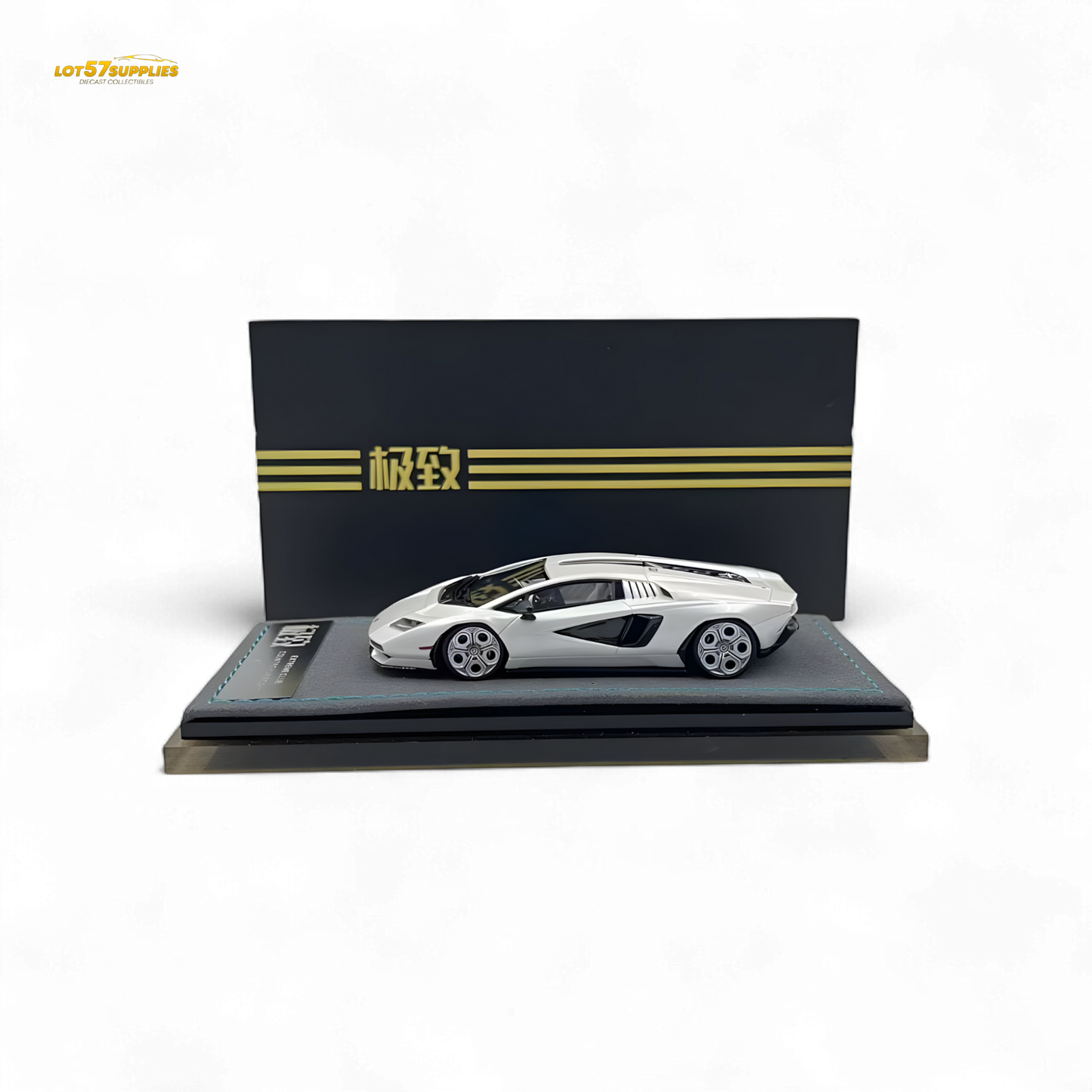 White Lamborghini Countach LPI800-4 diecast model in 1:64 scale from Extreme Club, detailed and collectible.