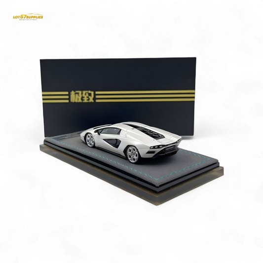 Extreme Club Lamborghini Countach LPI800-4 White 1:64 - Evergreen Kings