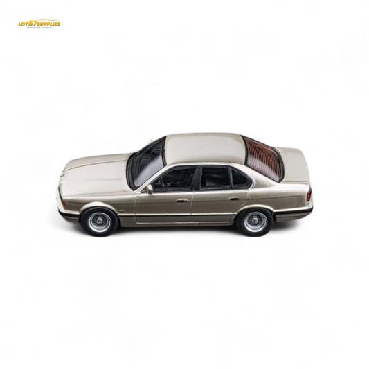 (Pre-Order) DCM BMW E34 5-Series Sedan Cashmere Beagle Gold 1:64 - Evergreen Kings