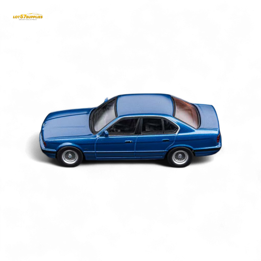 (Pre-Order) DCM BMW E34 5-Series Sedan Avis Metallic Blue 1:64 - Evergreen Kings
