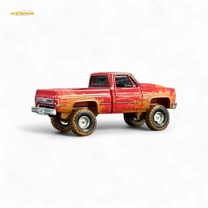 Auto World 1983 Chevrolet Silverado K10 4x4 Muddy Lifted 1:64 - Evergreen Kings