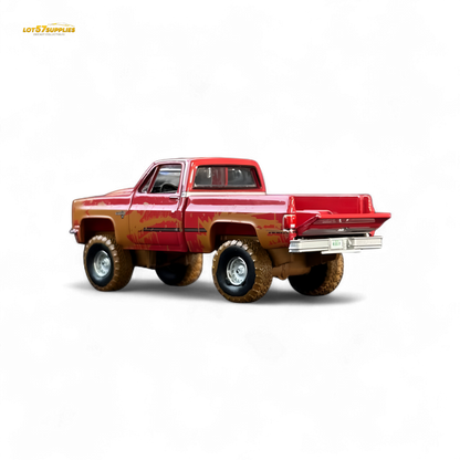 Auto World 1983 Chevrolet Silverado K10 4x4 Muddy Lifted 1:64 - Evergreen Kings