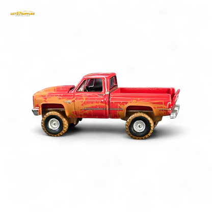 Auto World 1983 Chevrolet Silverado K10 4x4 Muddy Lifted 1:64 - Evergreen Kings