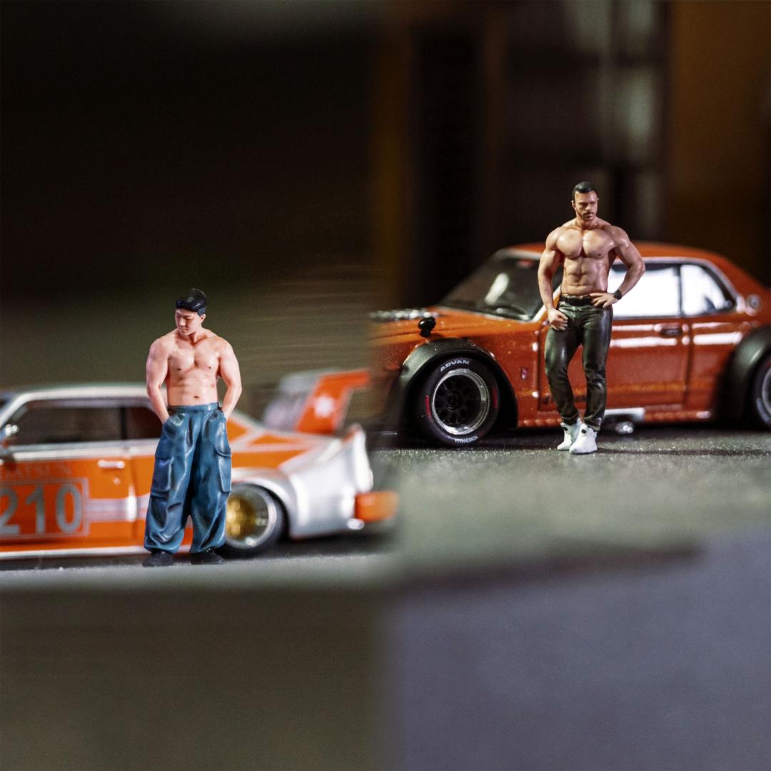 Resin figure set of Muscle Man Duo by EHC Model in 1:64 scale, featuring two detailed muscular character figures.