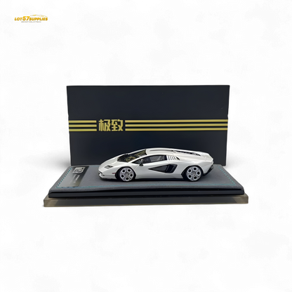 White Lamborghini Countach LPI800-4 diecast model in 1:64 scale from Extreme Club, detailed and collectible.