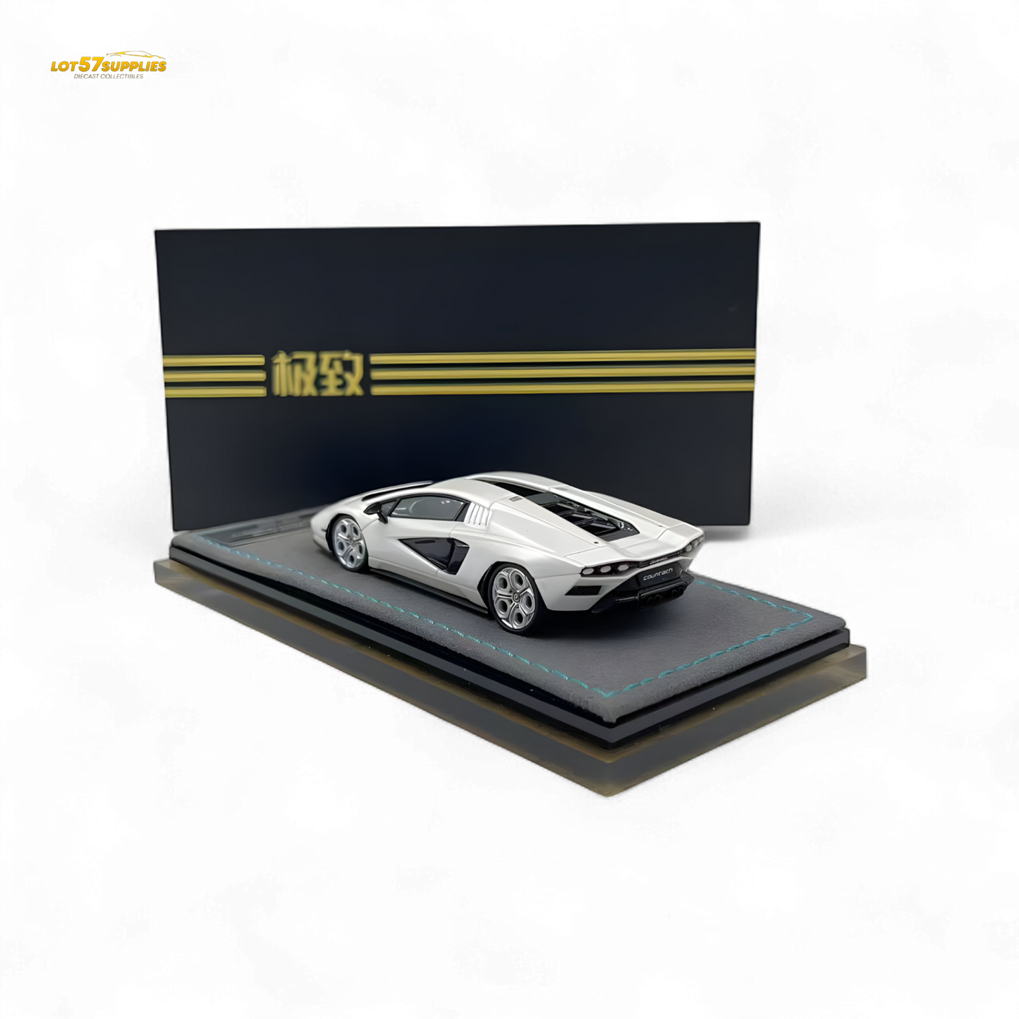 White Lamborghini Countach LPI800-4 diecast model in 1:64 scale from Extreme Club, detailed and realistic.