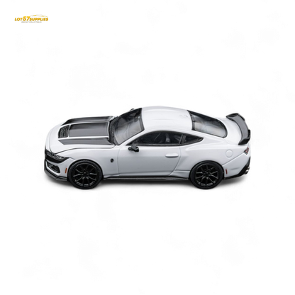 DCM Mustang Dark Horse - Crystal White - Black Wheels 1:64 - Evergreen Kings