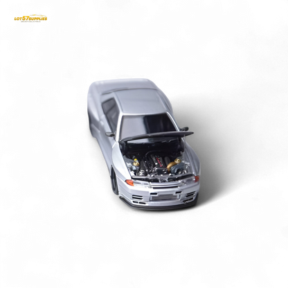 Silver Nissan Skyline GT-R R32 diecast model from Focal Horizon Skyline series, detailed 1:64 scale collectible.